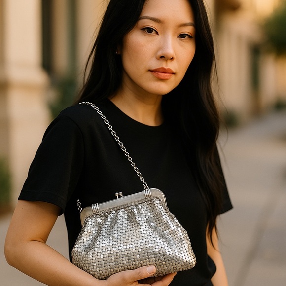 Whiting & Davis Handbags - 20s Mini Bag Silver Frame Mesh Chainmail Evening KissLatch w/Chain | Antique